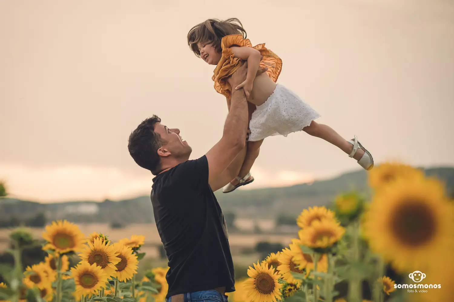 Lola entre girasoles